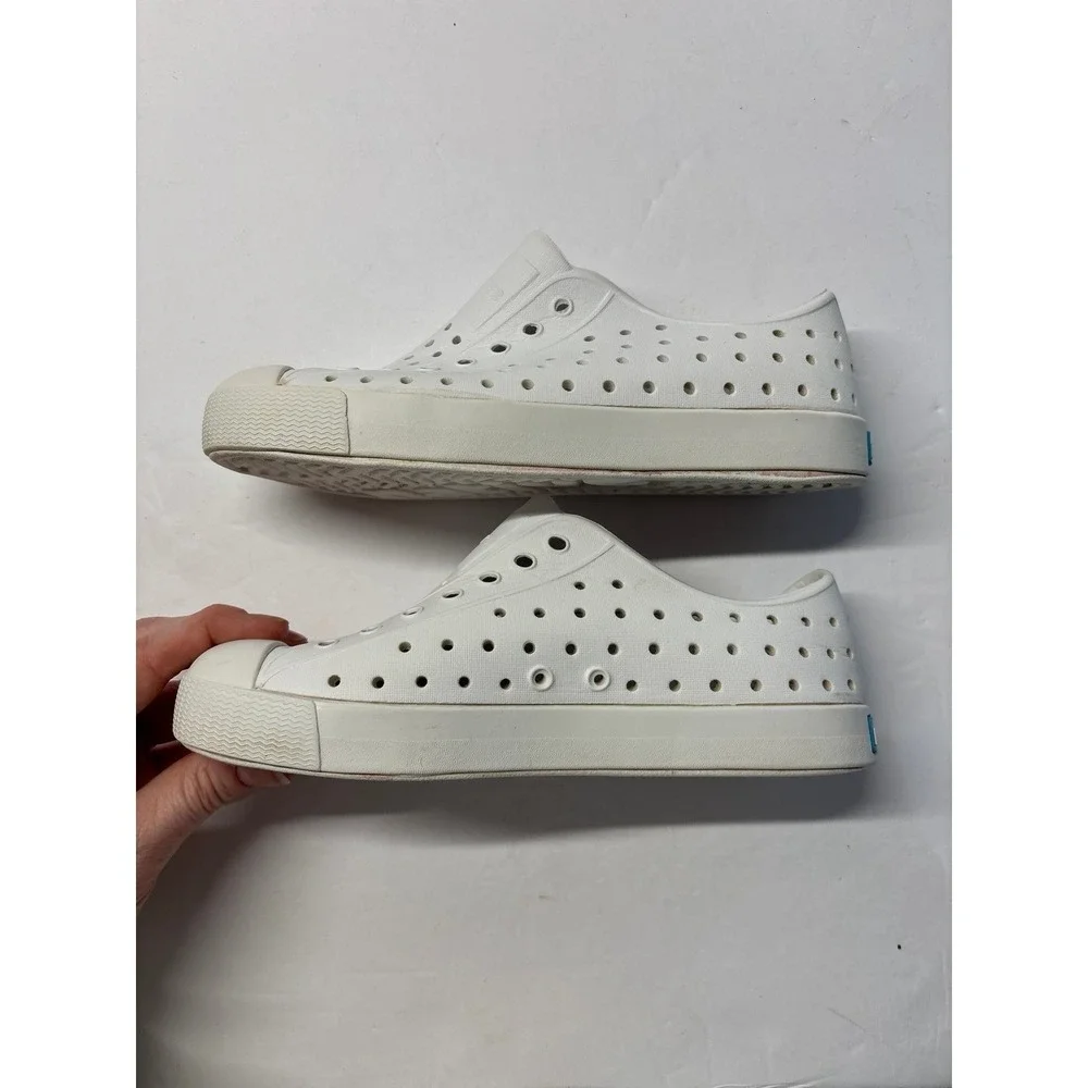 Native White Shoes (Sz. J2)
